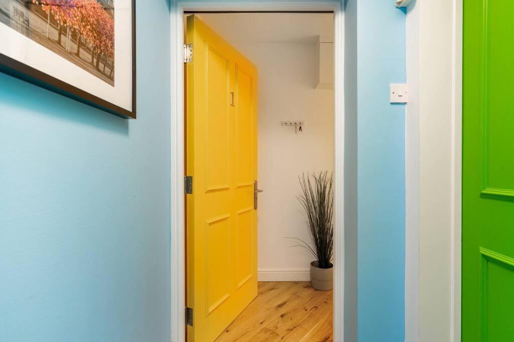 Central, Bright 2 Bed Flat - Pool & Sauna * Edimburgo