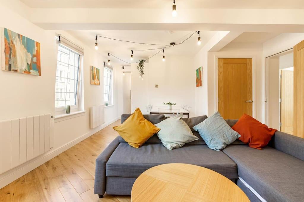 Central, Bright 2 Bed Flat - Pool & Sauna Apartamento