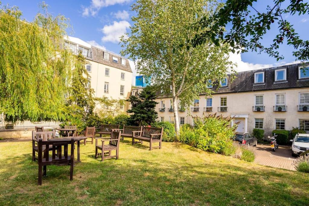 Central, Bright 2 Bed Flat - Pool & Sauna * Edimburgo