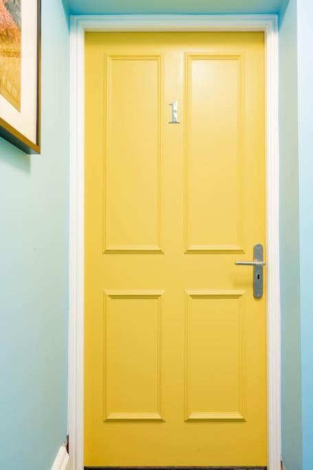 Central, Bright 2 Bed Flat - Pool & Sauna Edimburgo
